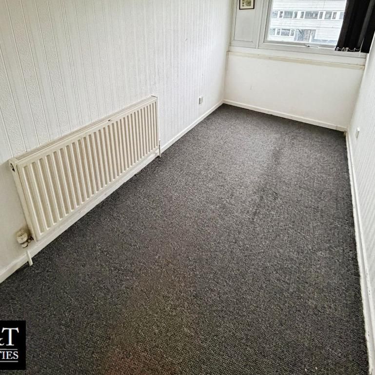 3 bedroom flat to rent - Photo 1