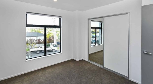 3 Bedrooms, Henderson - Photo 1