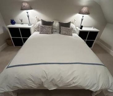 DOUBLE BEDROOM WITH USE OF LARGE BATHROOM IN QUIET AND CONVENIENT L... - Photo 1