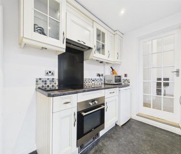 3 bedroom apartment to rent - Photo 2