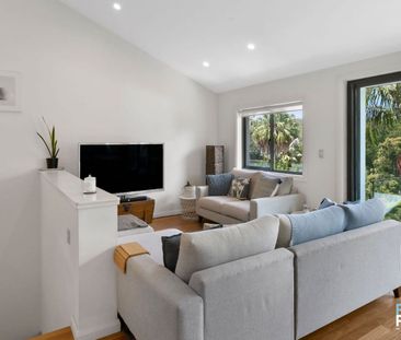 Three-bedroom, two-and-a-half bathroom semi-detached home, located ... - Photo 1