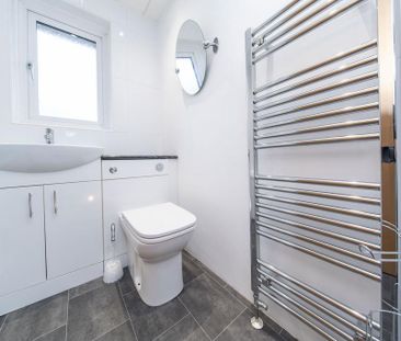 2 bedroom terraced house to rent - Photo 4