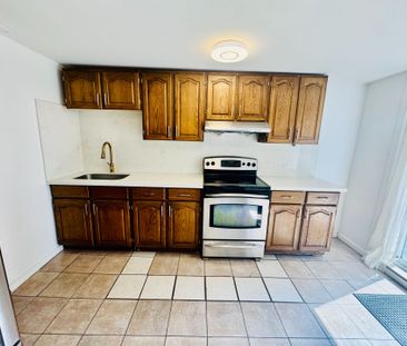 For Lease - 272 Essex (Work Out Basement) Avenue, Richmond Hill, On... - Photo 6