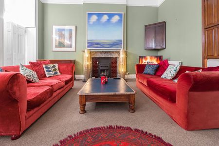 2 Bed Flat, Cornwallis Crescent, BS8 - Photo 4
