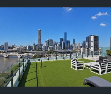 Stylish One-Bedroom Apartment with Rooftop Pool & City Views - Photo 6