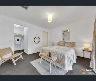 Modern Family Home in Prime Melton West Location! - Photo 1