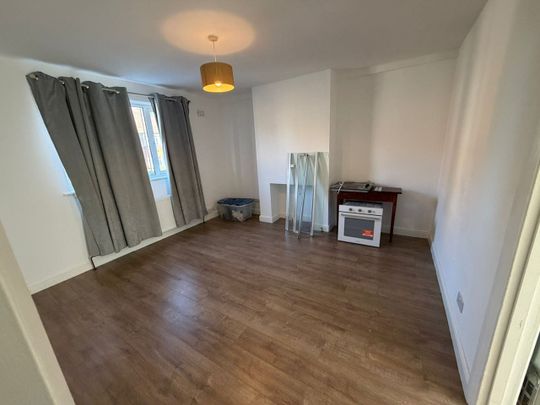 3 Bed Semi-Detached House, Greenwich, SE12 - Photo 1