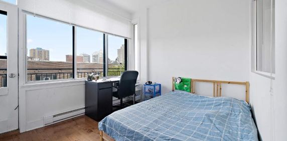 GHETTO MCGILL- 4 ½ RÉNOVÉ & MEUBLÉ – 2 CHAMBRES FERMÉES - Photo 2