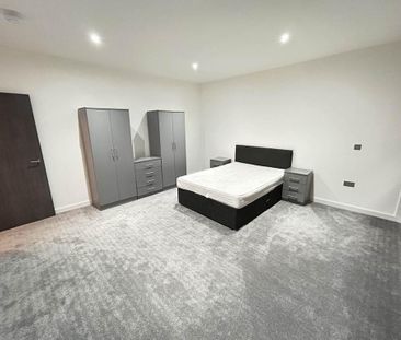 3 bedroom flat to rent - Photo 4