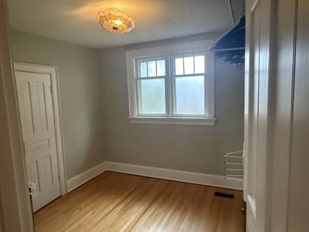 For Lease - 29 Bolton Avenue, Newmarket, Ontario - Photo 4