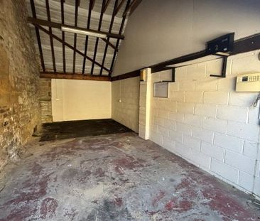 A three bedroom mid-terrace two storey barn conversion with a garage. - Photo 5