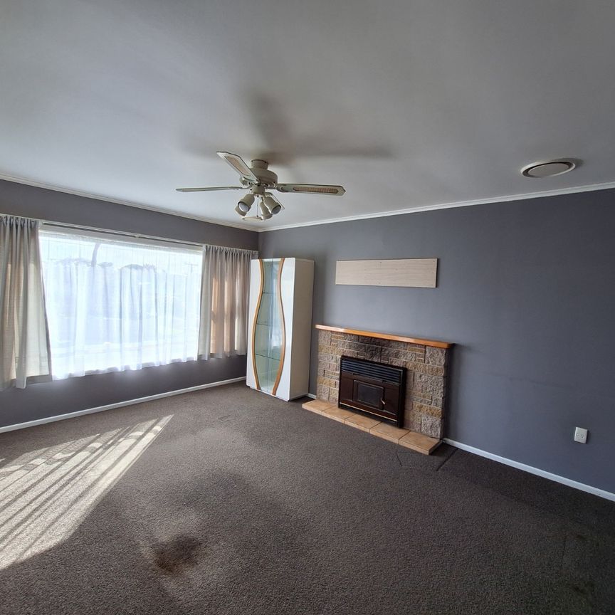 Family home with a big yard! - Photo 1