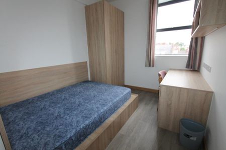 9 bedroom flat to rent - Photo 3