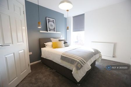 1 bedroom in a house share to rent - Photo 2