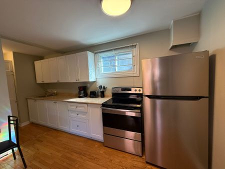 484 Gladstone - Photo 3