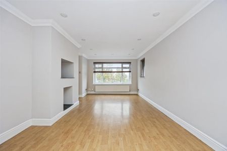 4 bedroom detached house to rent - Photo 4