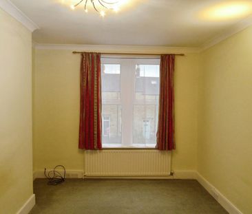 Terraced House to rent on - Photo 6