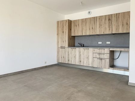 Location Appartement 2 pièces 43m² LE CANNET 06110 - Photo 2
