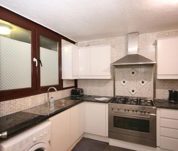 3 bedroom flat to rent - Photo 6
