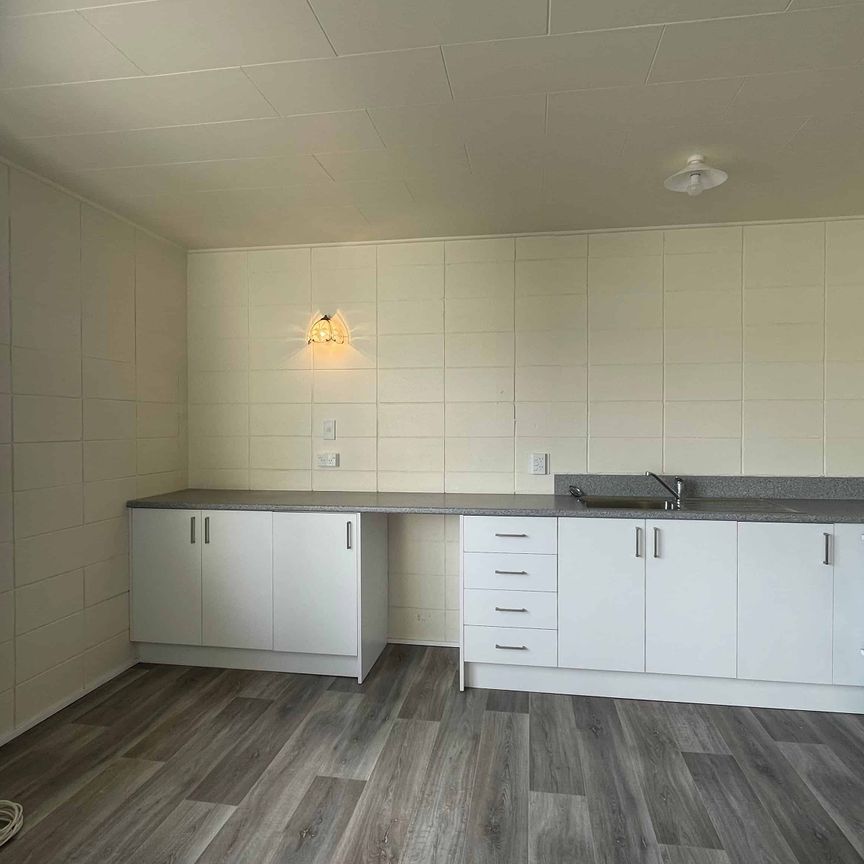 Spacious 2-Bedroom Unit with Open Plan Living - Photo 1