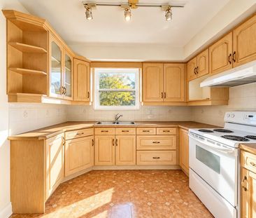 For Lease - 72 Monkswood Crescent Unit# Main Floor, Newmarket, Ontario - Photo 3