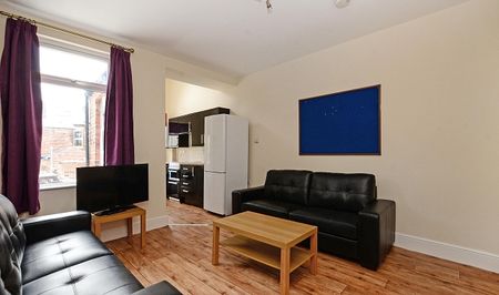 Fantastic 4 bedroom property - Photo 5