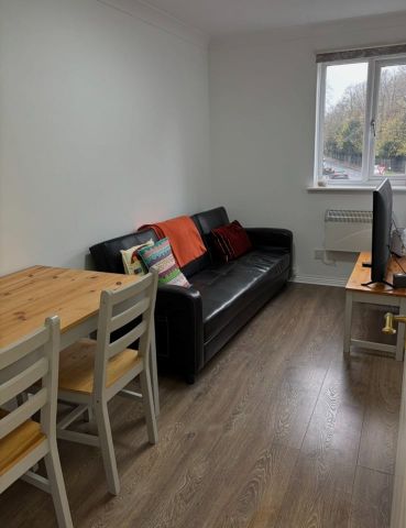 Room in a Shared Flat, Morden, SM4 - Photo 2