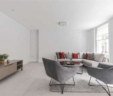 An exceptional three-bedroom house arranged over four storeys, in t... - Photo 3