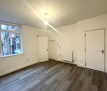 Bedford Street - Photo 2