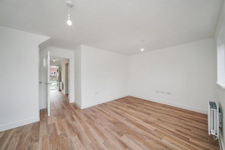 4 bedroom detached house to rent - Photo 2