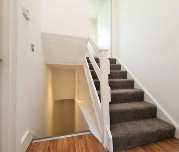 Top floor modern 1 bedroom property only a short walk away from Arc... - Photo 2