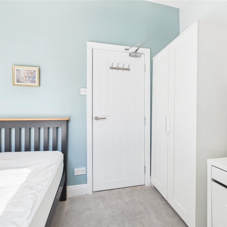 4 bedroom terraced house to rent - Photo 1
