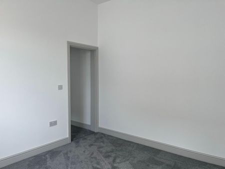 3 bedroom flat to rent - Photo 3