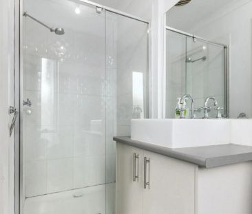 Neat & Well-Maintained 3-Bedroom Home in Quiet Court Location! - Photo 1