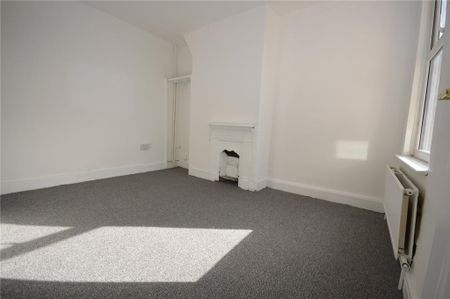 5 bedroom end of terrace house to rent - Photo 2