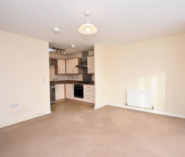 2 bedroom coach house to rent - Photo 2