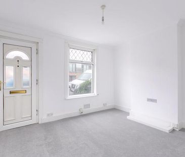 2 bedroom end of terrace house to rent - Photo 6