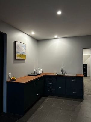 Chic 1BR Flat w/ view and garden in Lyttelton! - Photo 1