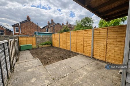 2 bedroom terraced house to rent - Photo 3