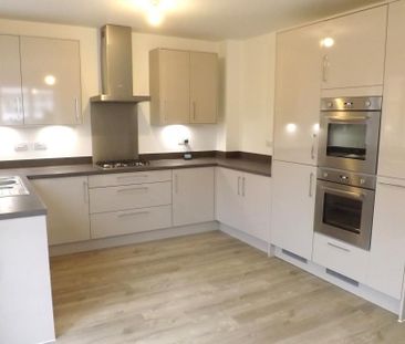 3 bedroom semi-detached house to rent - Photo 6