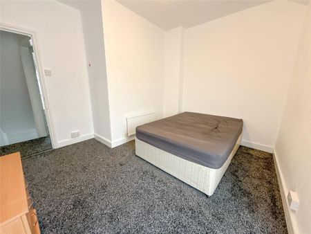 2 bedroom end of terrace house to rent - Photo 3
