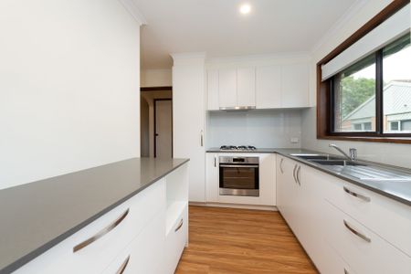 Modern 3 bedroom unit- Prime Location - Photo 2