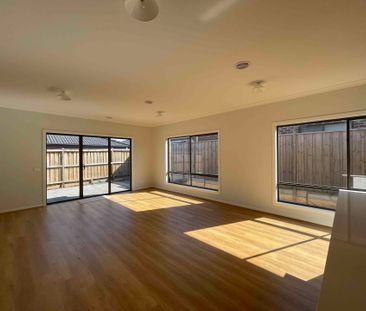 Beautiful Abode with All the Convenience - Photo 3