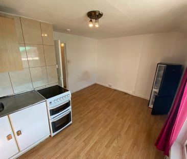 1 Bed Flat, Russell Square, BN1 - Photo 3