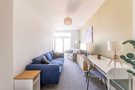 6 bedroom house to rent - Photo 3