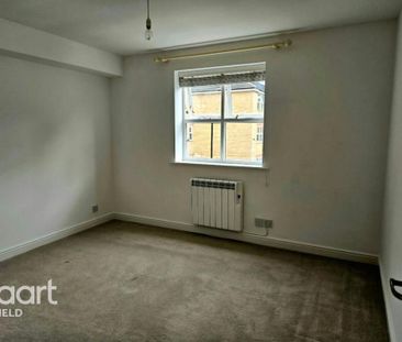 2 bedroom flat to rent - Photo 4