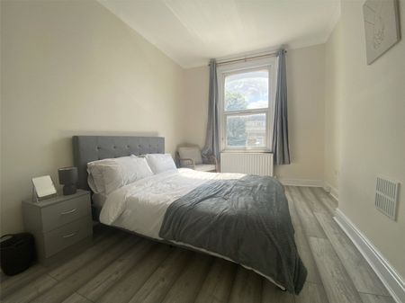 Kew Bridge Road, Brentford, TW8 - Photo 2