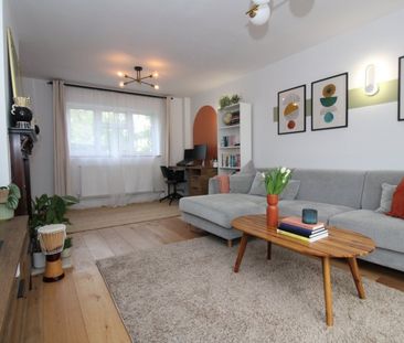 Broadwater Crescent, Stevenage, Hertfordshire - Photo 1