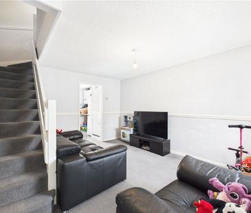 Midwinter Close, Tilehurst, Reading, Berkshire, RG30 - Photo 6