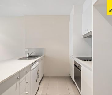 Stylish, spacious and sunlit two-bedroom apartment - Photo 5